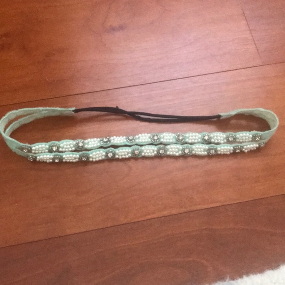 One pearl beaded head band - Picture 1 of 5